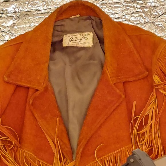 See video Vintage Custom Tailored By Jerrys Leather Goods Suede Fringe Jacket - Picture 4 of 9